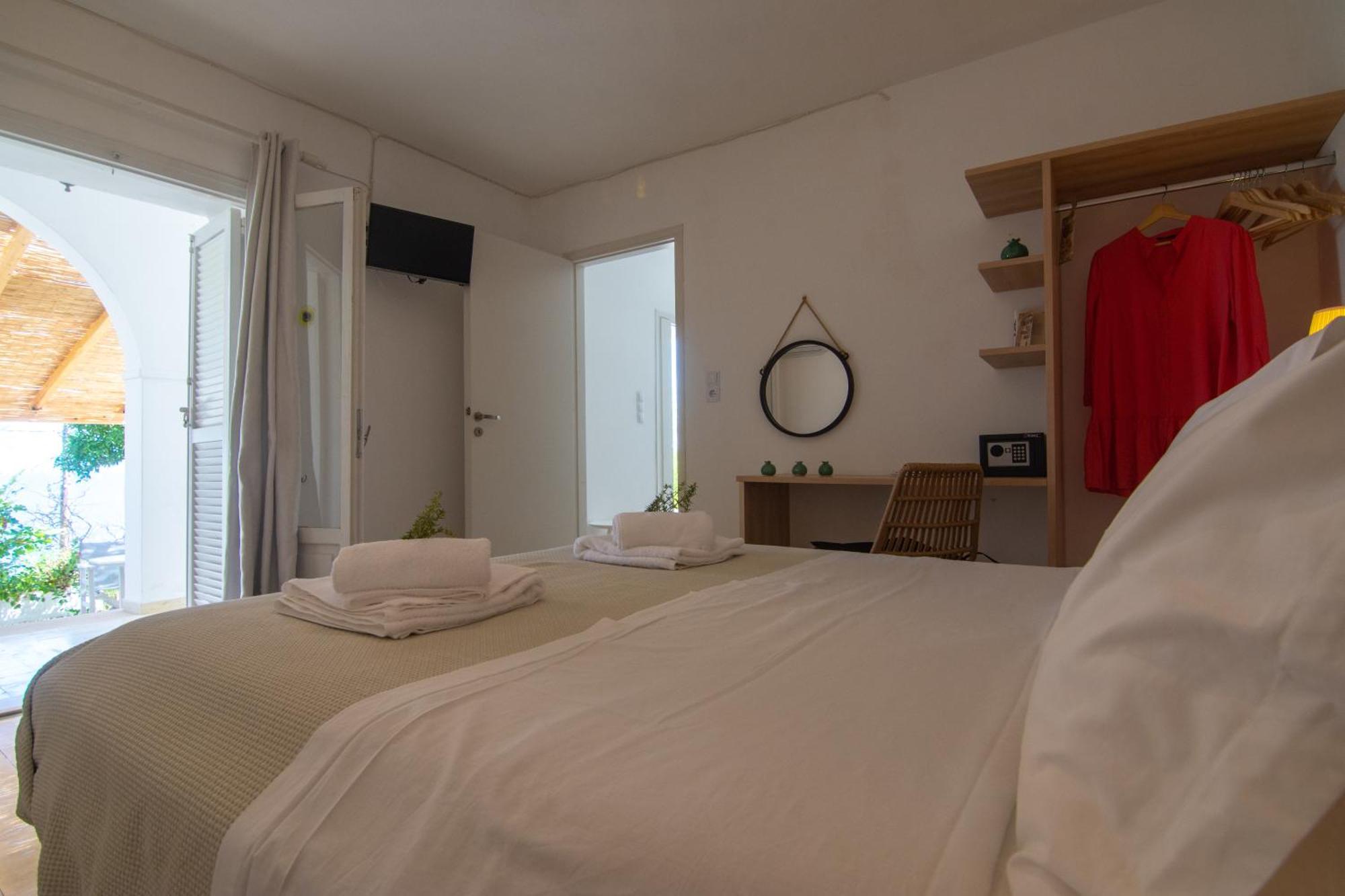New! Paxoswhite Sea View Apartments & Studios! Gaios Exteriör bild